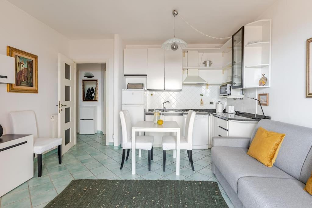 Thekeystudio, La Casa Del Mare Azzurro With Seaview Ventimiglia Dış mekan fotoğraf